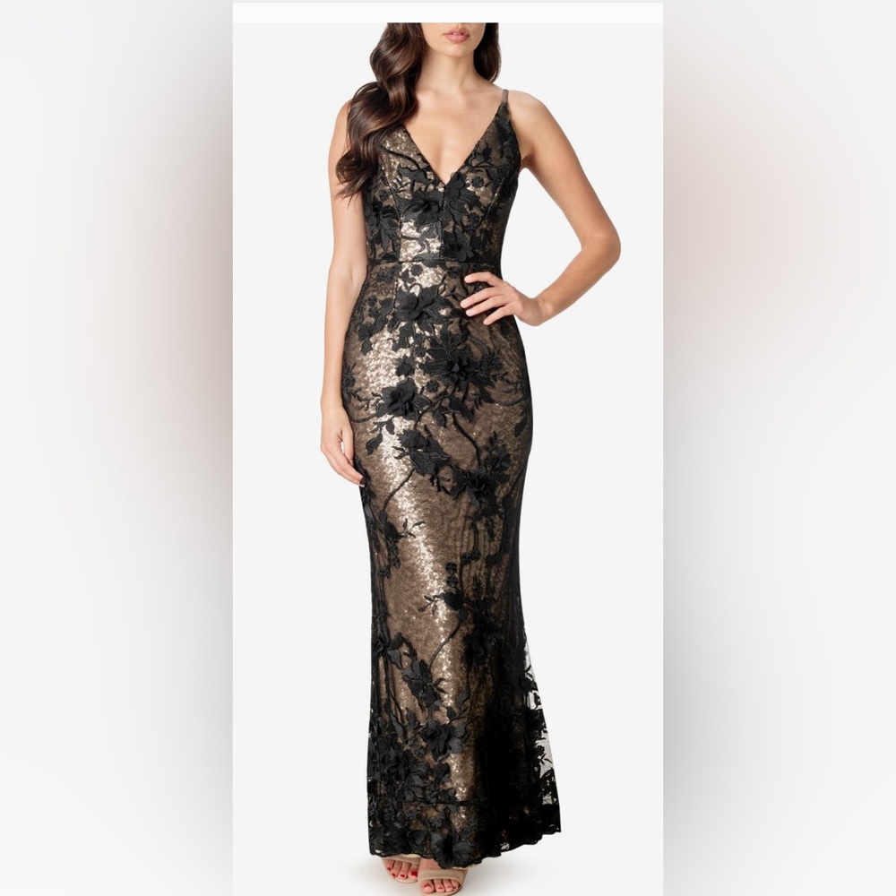 Dress The Population -Sharon
Sharon Floral Metallic Gown - Brush Gold Size S